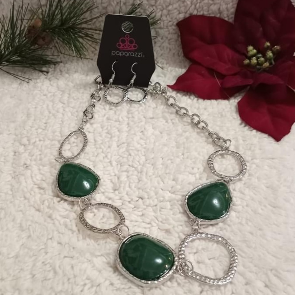 🆕 Haute Heirloom Necklace & earrings